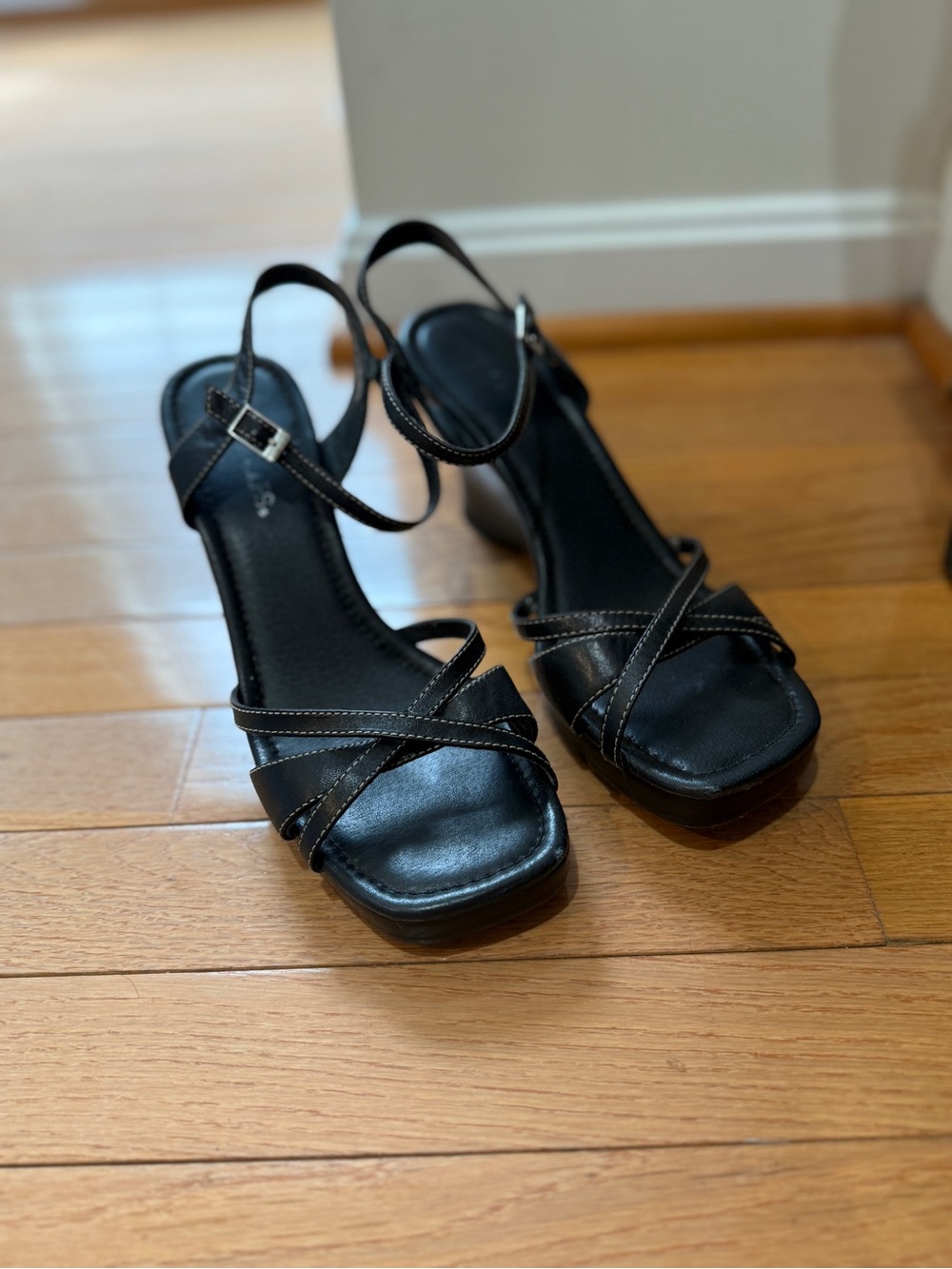 AEROSOLES Black Strappy platform block heels sandals